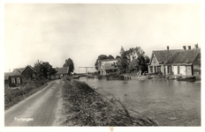 13990 Gezicht op de Nieuwedijk, de Groote Heicop en de bebouwing ter weerszijden daarvan te Portengen (gemeente ...